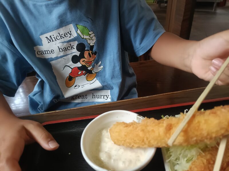 お食事処大元の揚げたてエビフライ