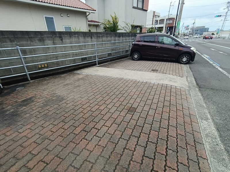 お食事処大元の敷地内3台停められる駐車場