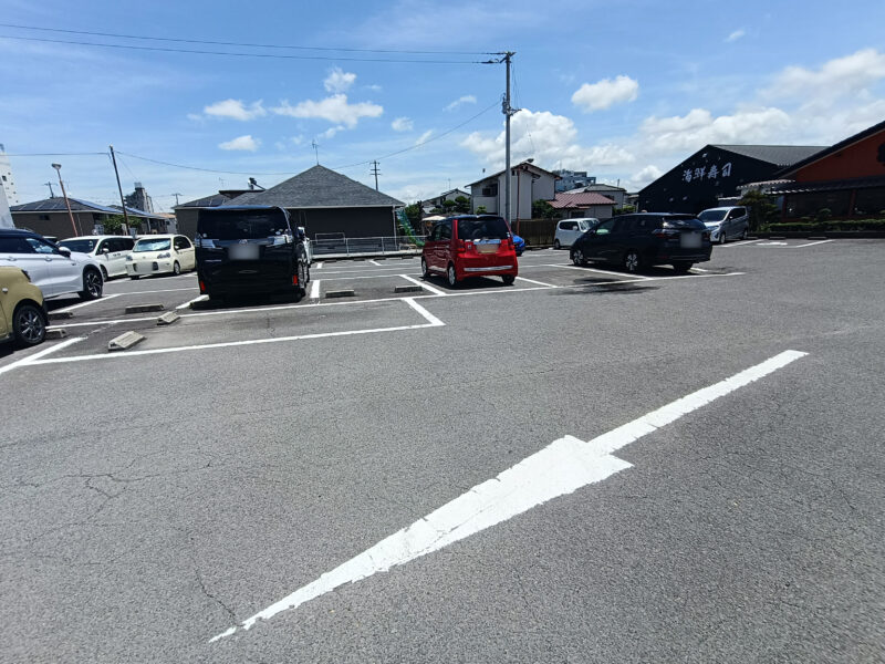 山かつ屋島店の駐車場