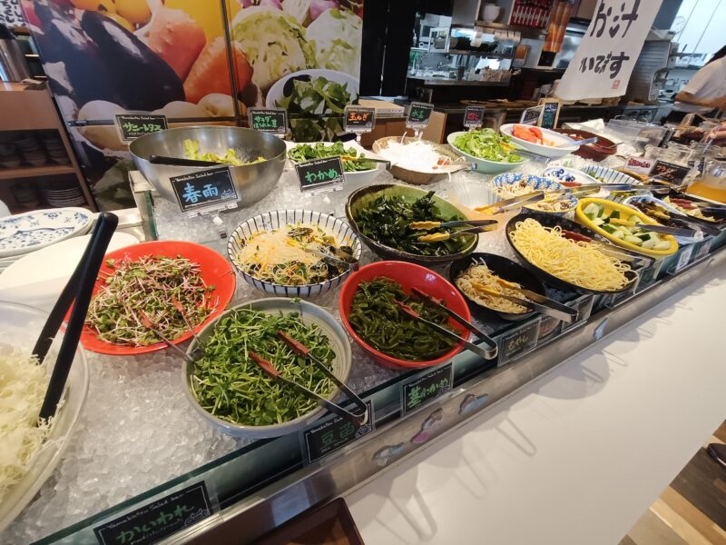 山かつ屋島店の食べ放題のサラダバー