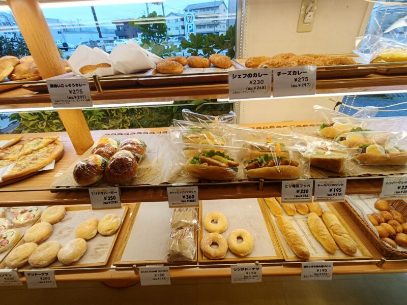 高知おすすめパン屋、ベイクショップモンブラン、250円に近いパンを探す