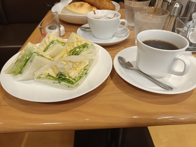 高知おすすめパン屋、ベイクショップモンブランモーニングで食べたサンドイッチとコーヒー