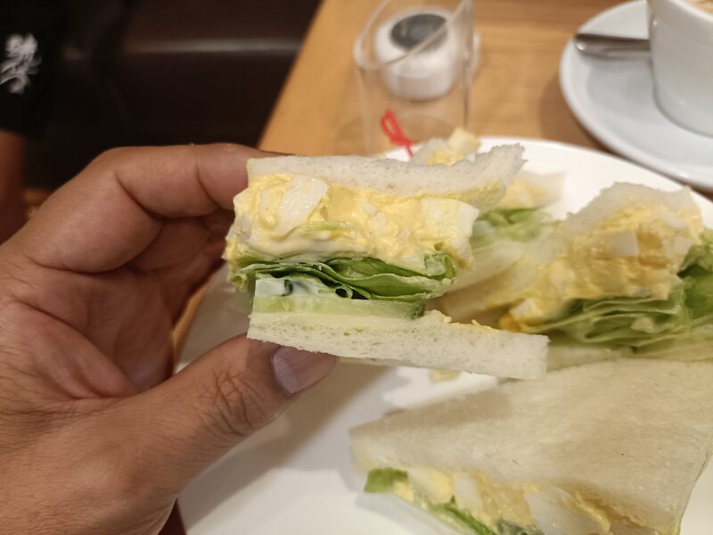 高知おすすめパン屋、ベイクショップモンブラン、卵とレタスが入ったサンドイッチ