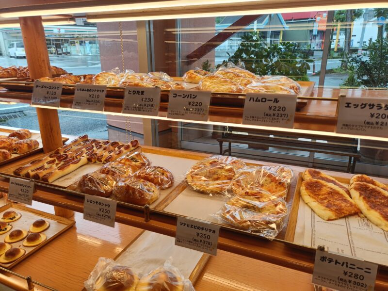 高知おすすめパン屋、ベイクショップモンブランにある惣菜パンや調理パン
