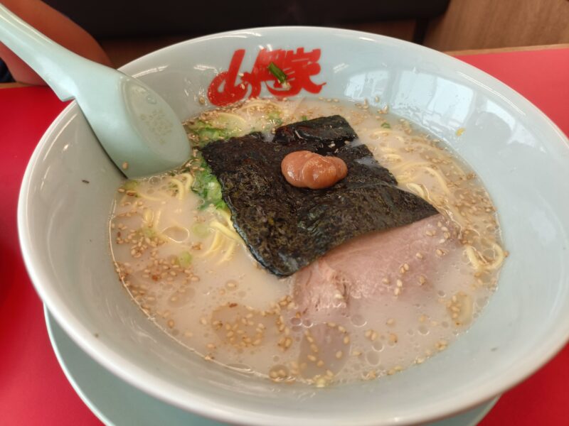 朝5時から11時まで注文することができる山岡家の朝限定ラーメン（570円）