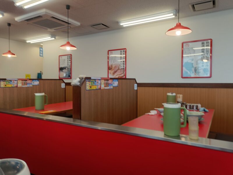 山岡家高松のボックス席4卓とお座敷席4卓