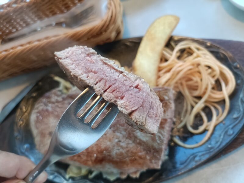 高知ステーキグルメ、やぽんすきの柔らかくあっさりとしているステーキ