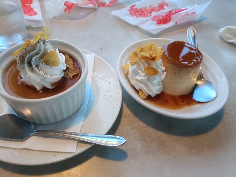 高知ステーキグルメ、やぽんすきで人気デザート（メニューにないほうじ茶プリントなつかしの固めなプリン）