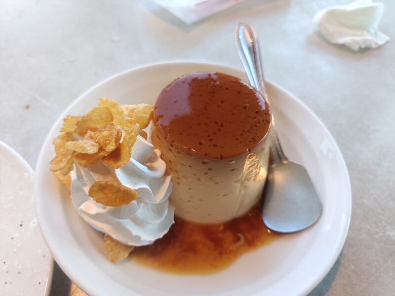 高知ステーキグルメ、やぽんすき昔ながらの固めプリン