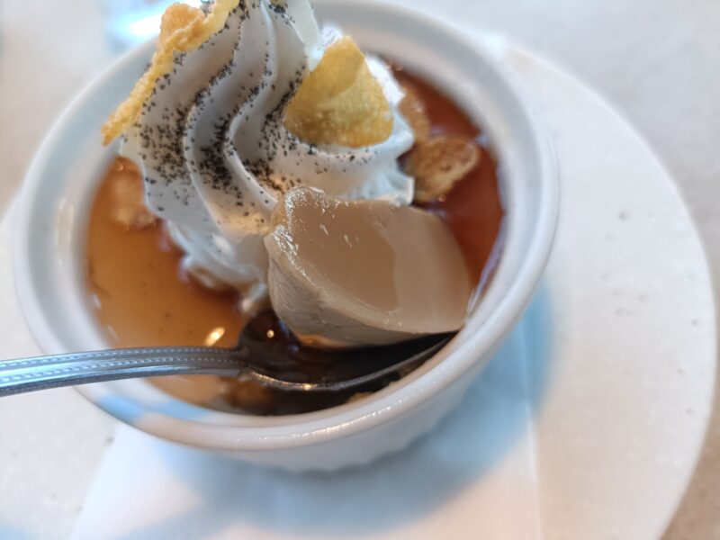 高知ステーキグルメ、やぽんすきのほうじ茶の香でお口がリセットするプリン